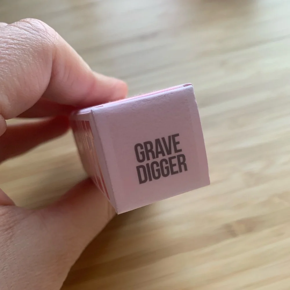 Jeffree Star Cosmetics Velvet Trap Lipstick - Grave Digger (Grey) -‎ NWB